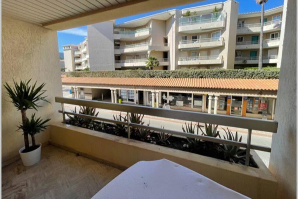 Confortable Appartement A Cavalaire-Sur-Mer Exterior foto